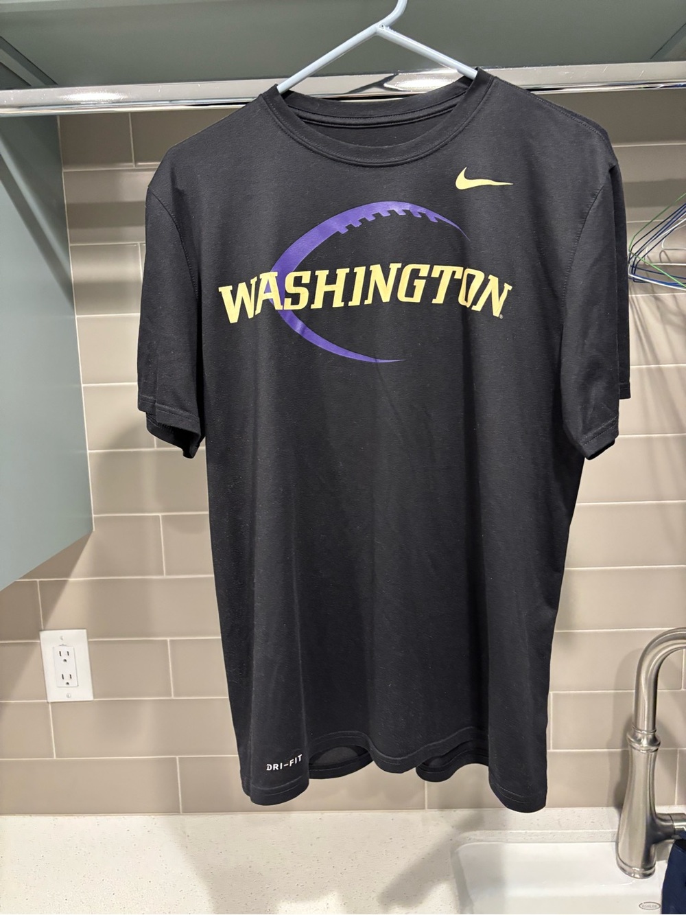 University of Washington Nike Football Dri Fit Black Tee Size L